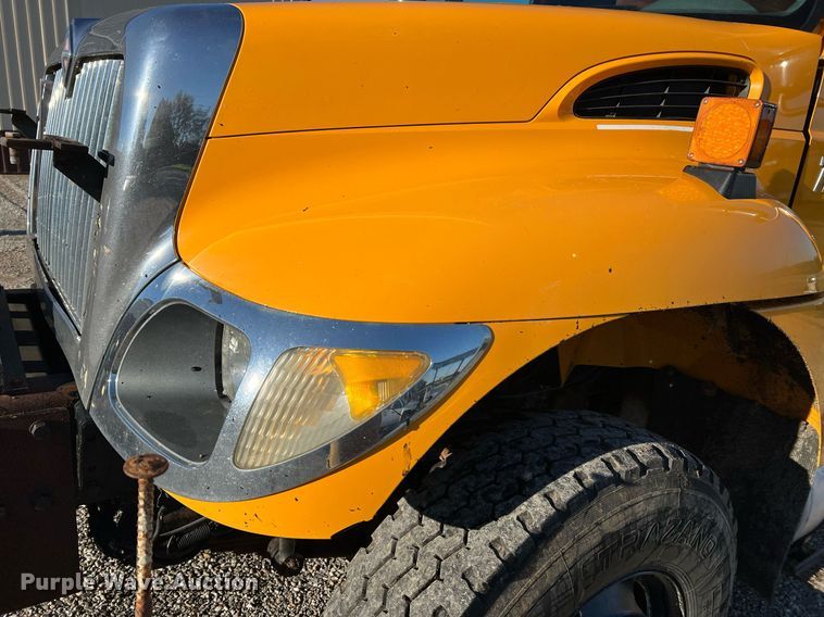 image for item NI9042 2006 International 7400  dump truck