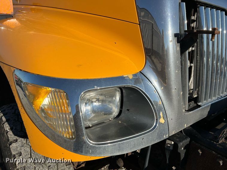 image for item NI9042 2006 International 7400  dump truck