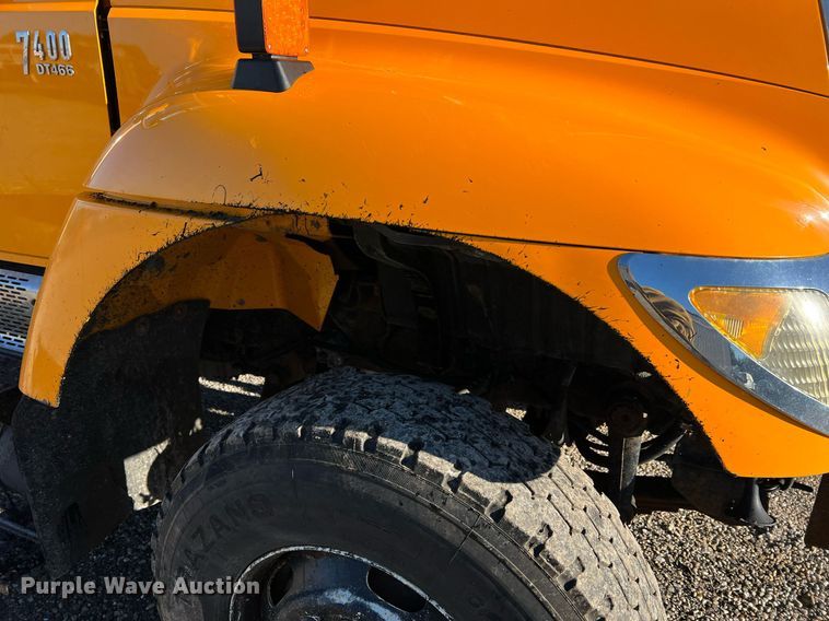 image for item NI9042 2006 International 7400  dump truck