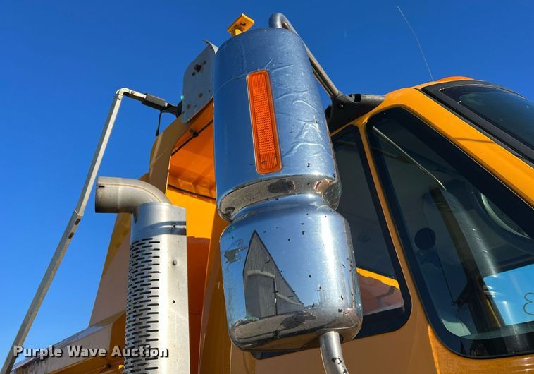 image for item NI9042 2006 International 7400  dump truck