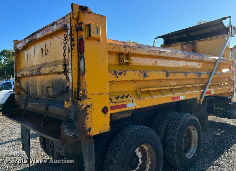 image for item NI9042 2006 International 7400  dump truck