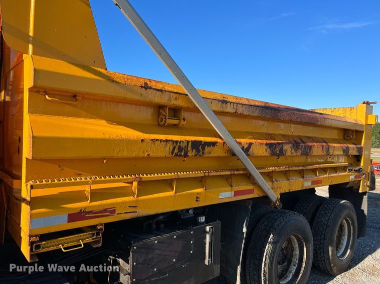 image for item NI9042 2006 International 7400  dump truck