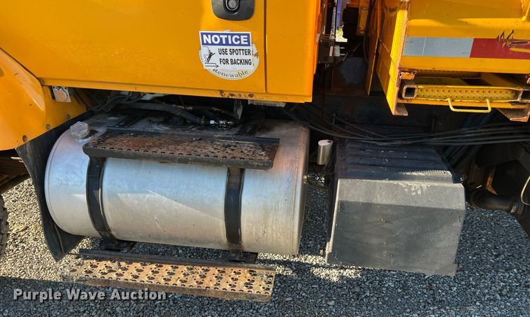 image for item NI9042 2006 International 7400  dump truck