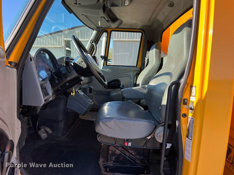 image for item NI9042 2006 International 7400  dump truck