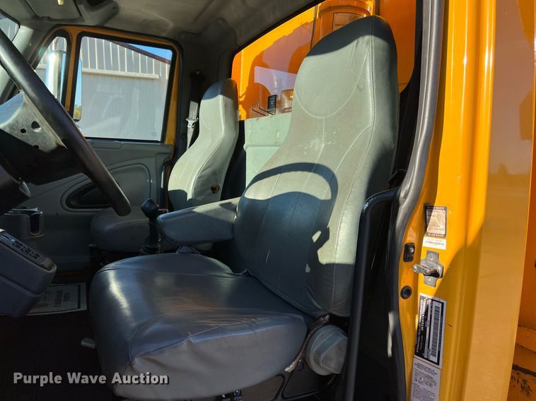 image for item NI9042 2006 International 7400  dump truck