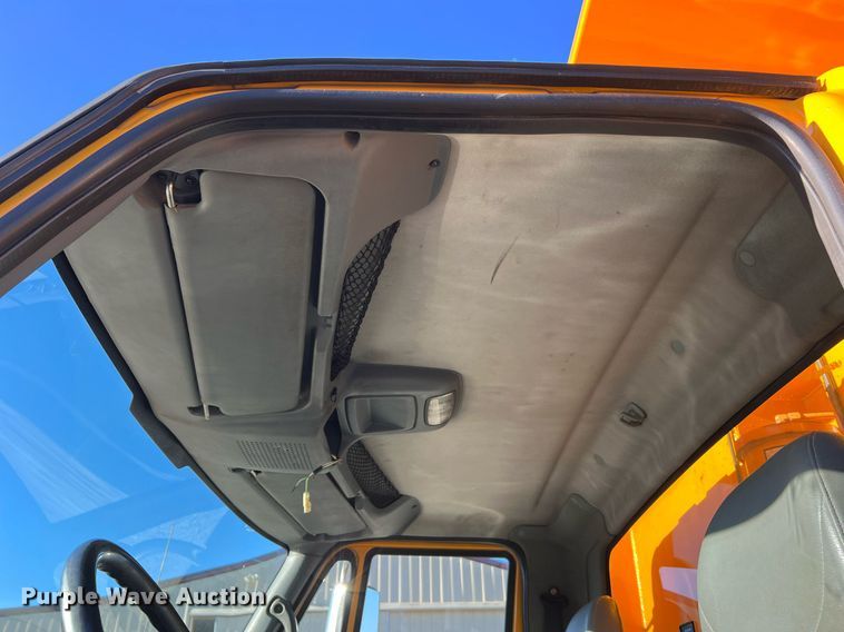 image for item NI9042 2006 International 7400  dump truck