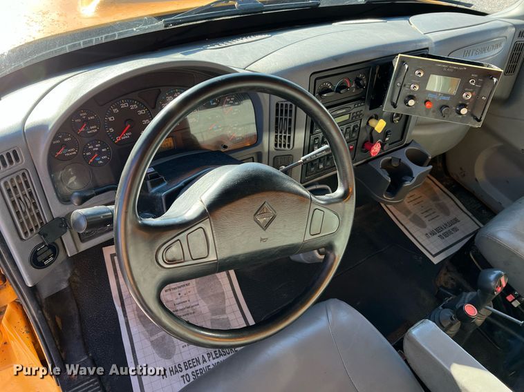 image for item NI9042 2006 International 7400  dump truck