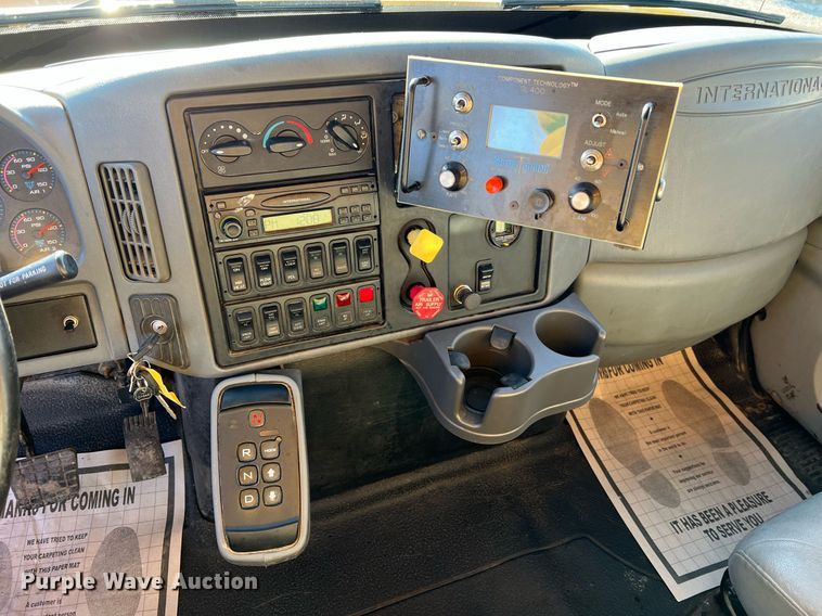 image for item NI9042 2006 International 7400  dump truck