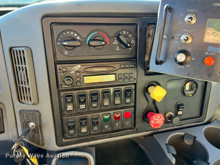 image for item NI9042 2006 International 7400  dump truck