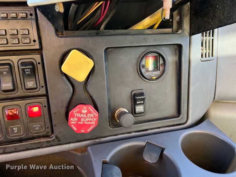 image for item NI9042 2006 International 7400  dump truck