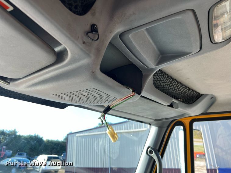 image for item NI9042 2006 International 7400  dump truck