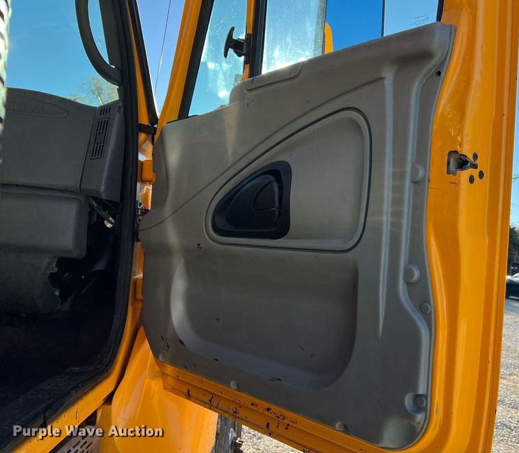 image for item NI9042 2006 International 7400  dump truck