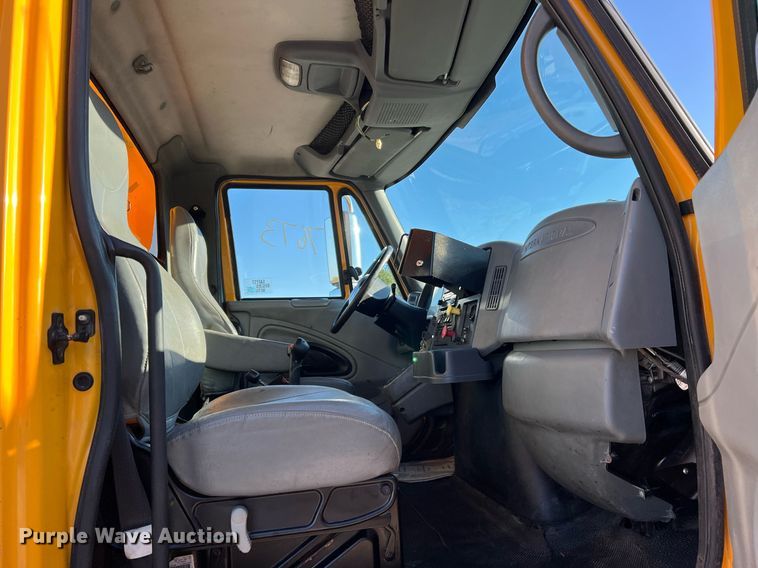 image for item NI9042 2006 International 7400  dump truck