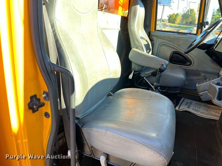 image for item NI9042 2006 International 7400  dump truck