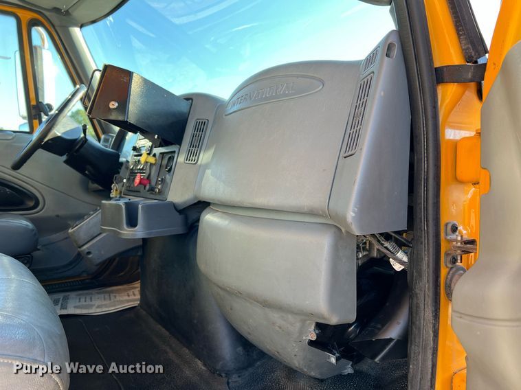 image for item NI9042 2006 International 7400  dump truck