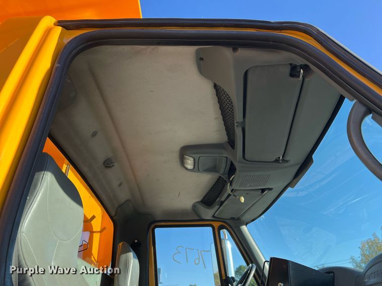 image for item NI9042 2006 International 7400  dump truck