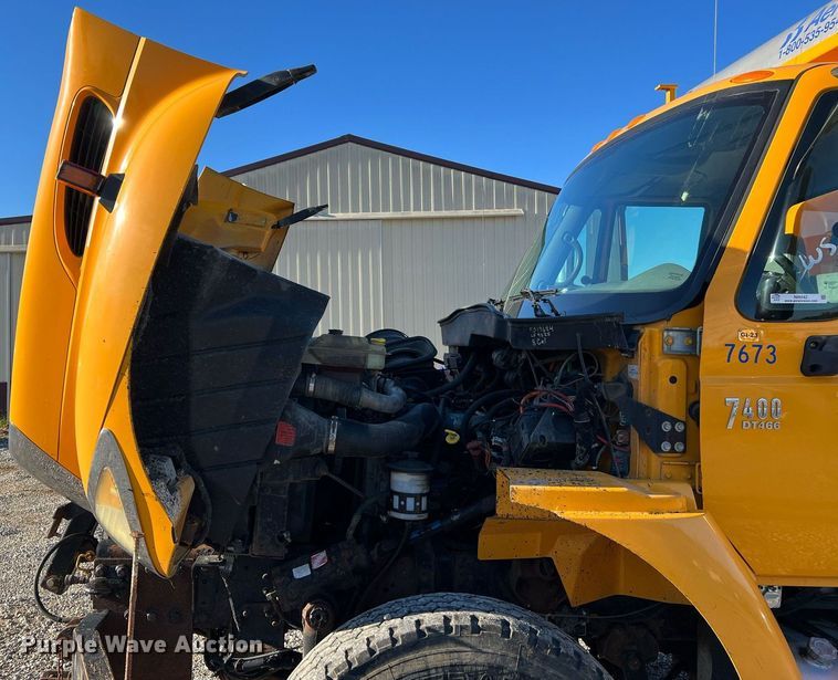 image for item NI9042 2006 International 7400  dump truck