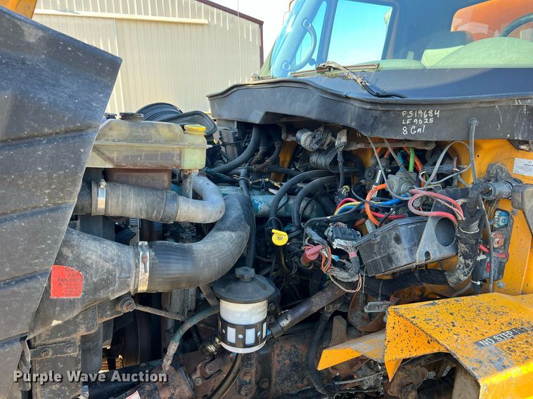 image for item NI9042 2006 International 7400  dump truck