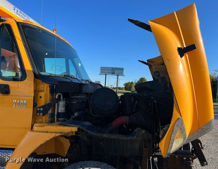 image for item NI9042 2006 International 7400  dump truck