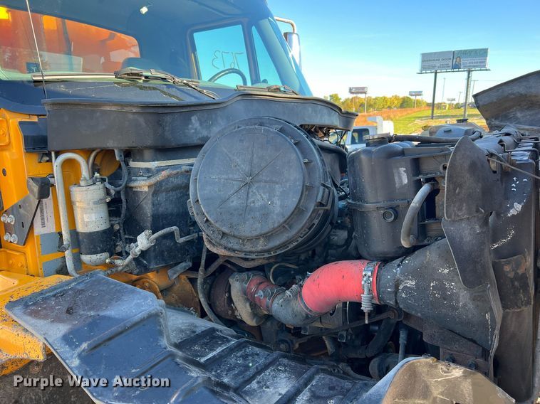 image for item NI9042 2006 International 7400  dump truck