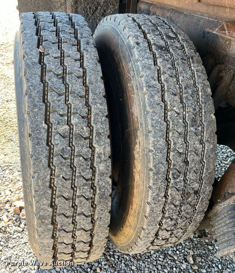 image for item NI9042 2006 International 7400  dump truck