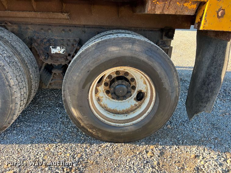 image for item NI9042 2006 International 7400  dump truck