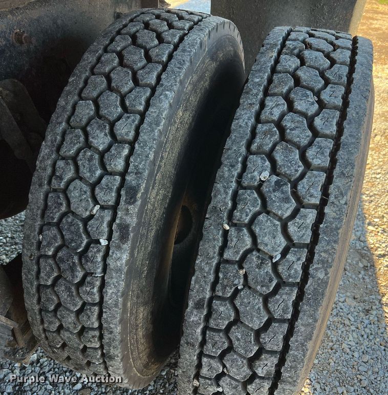 image for item NI9042 2006 International 7400  dump truck