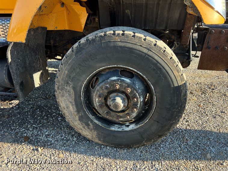 image for item NI9042 2006 International 7400  dump truck