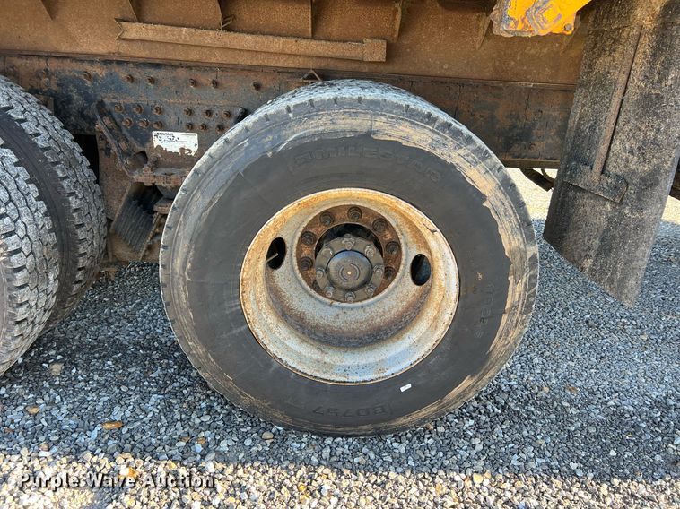 image for item NI9042 2006 International 7400  dump truck