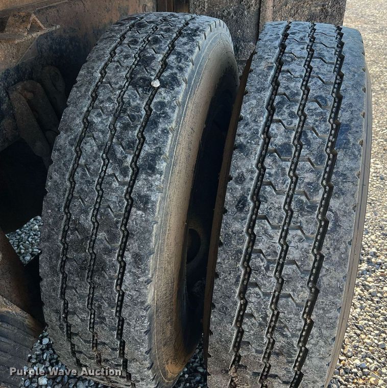 image for item NI9042 2006 International 7400  dump truck