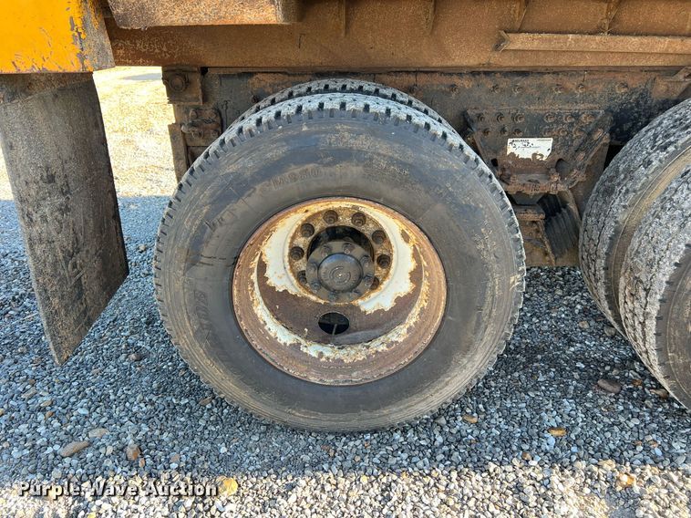 image for item NI9042 2006 International 7400  dump truck