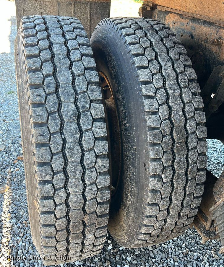 image for item NI9042 2006 International 7400  dump truck