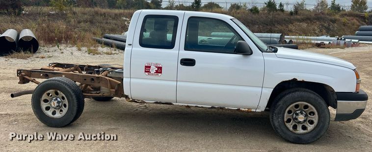 image for item NI9059 2005 Chevrolet Silverado 1500  Ext. Cab pickup truck cab and chassis