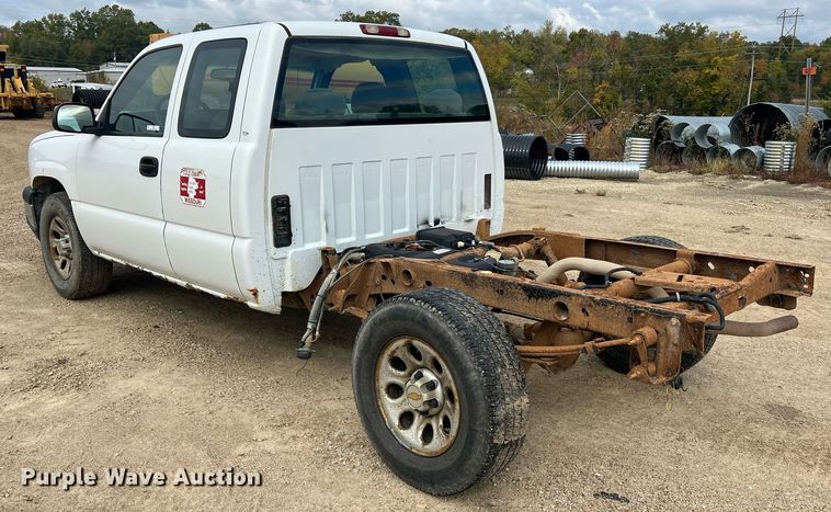 image for item NI9059 2005 Chevrolet Silverado 1500  Ext. Cab pickup truck cab and chassis