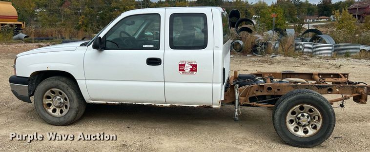 image for item NI9059 2005 Chevrolet Silverado 1500  Ext. Cab pickup truck cab and chassis