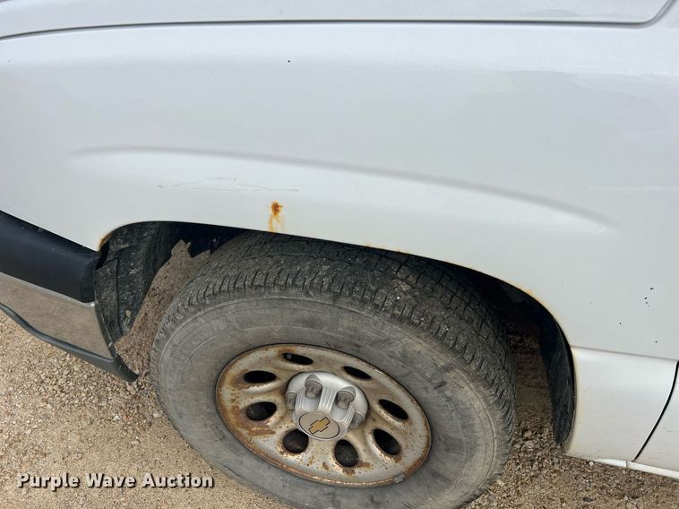 image for item NI9059 2005 Chevrolet Silverado 1500  Ext. Cab pickup truck cab and chassis