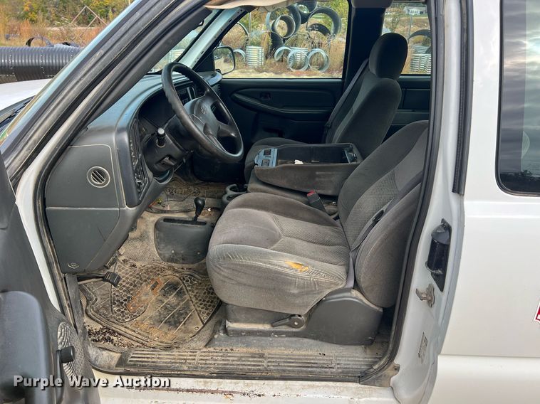 image for item NI9059 2005 Chevrolet Silverado 1500  Ext. Cab pickup truck cab and chassis