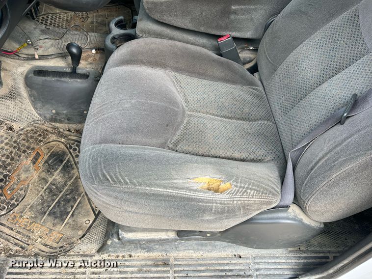 image for item NI9059 2005 Chevrolet Silverado 1500  Ext. Cab pickup truck cab and chassis