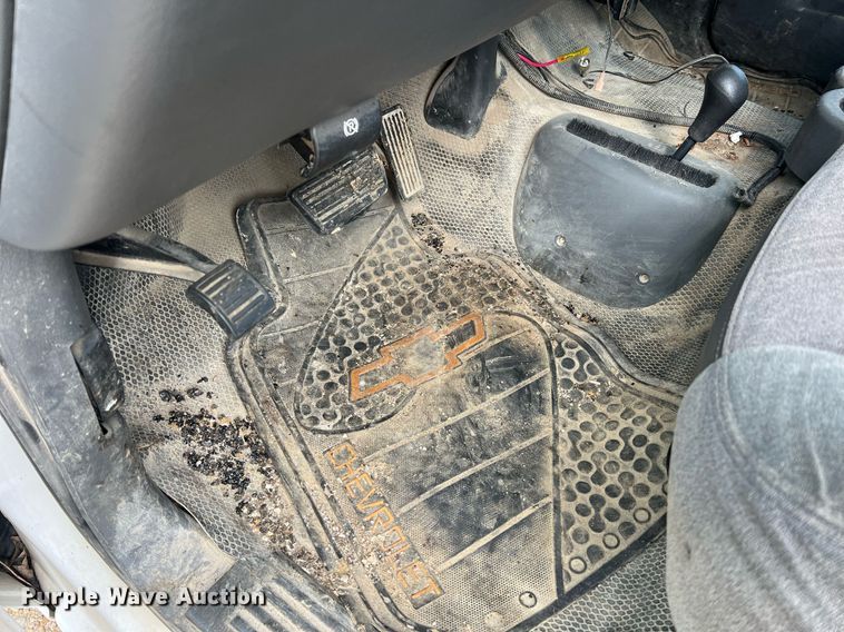 image for item NI9059 2005 Chevrolet Silverado 1500  Ext. Cab pickup truck cab and chassis