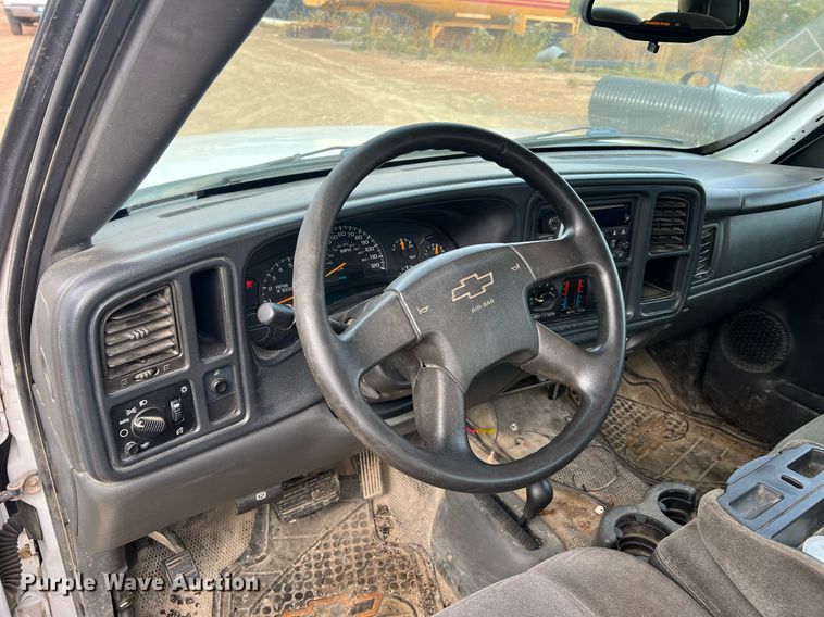 image for item NI9059 2005 Chevrolet Silverado 1500  Ext. Cab pickup truck cab and chassis