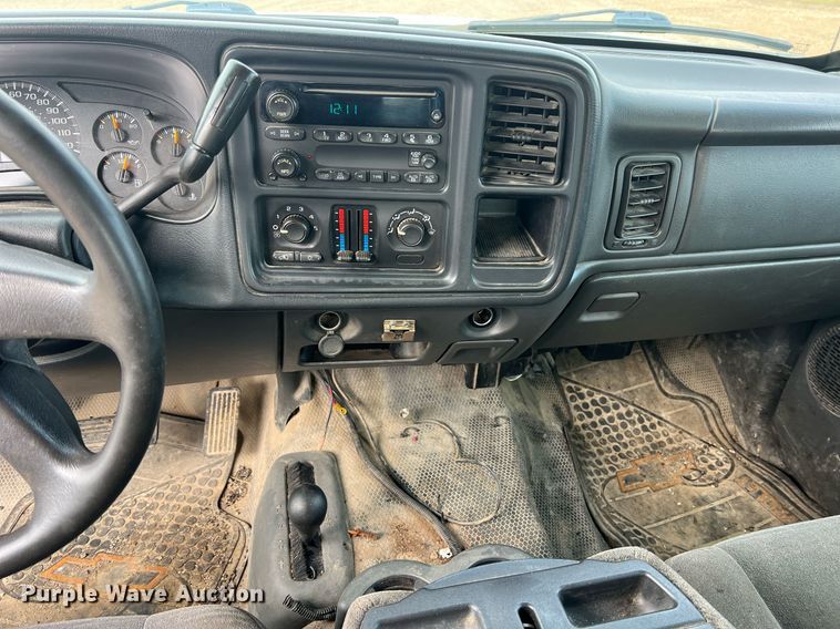 image for item NI9059 2005 Chevrolet Silverado 1500  Ext. Cab pickup truck cab and chassis