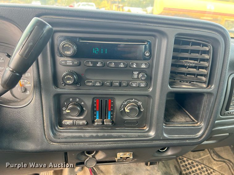 image for item NI9059 2005 Chevrolet Silverado 1500  Ext. Cab pickup truck cab and chassis