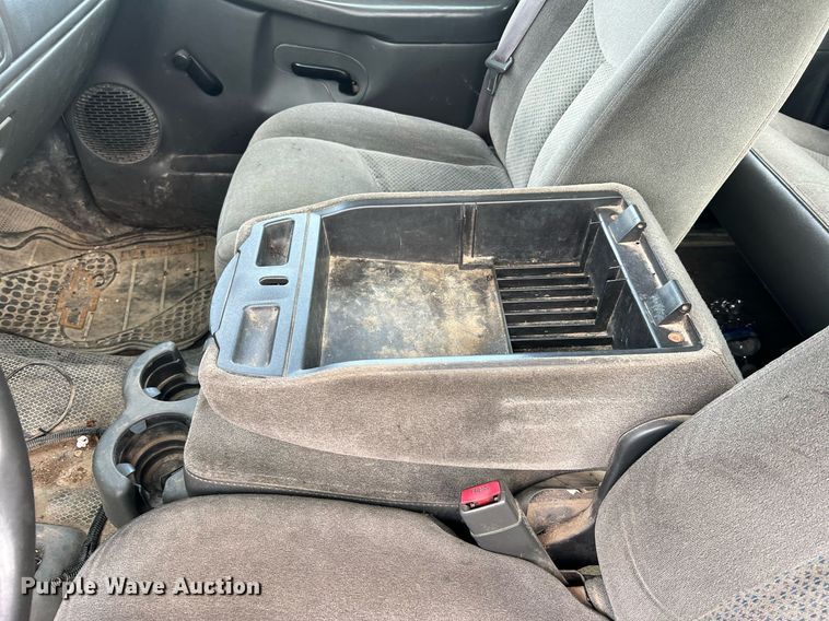 image for item NI9059 2005 Chevrolet Silverado 1500  Ext. Cab pickup truck cab and chassis