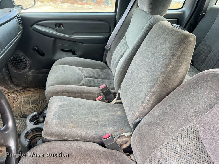 image for item NI9059 2005 Chevrolet Silverado 1500  Ext. Cab pickup truck cab and chassis