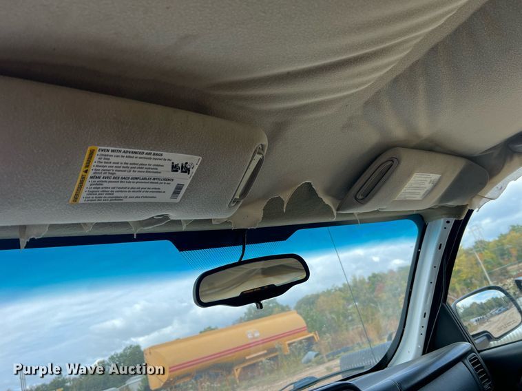 image for item NI9059 2005 Chevrolet Silverado 1500  Ext. Cab pickup truck cab and chassis