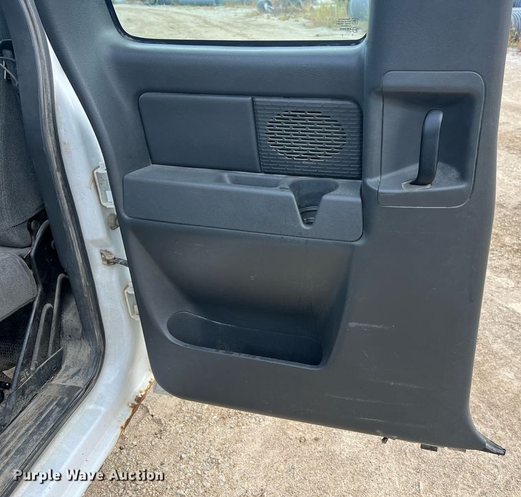 image for item NI9059 2005 Chevrolet Silverado 1500  Ext. Cab pickup truck cab and chassis