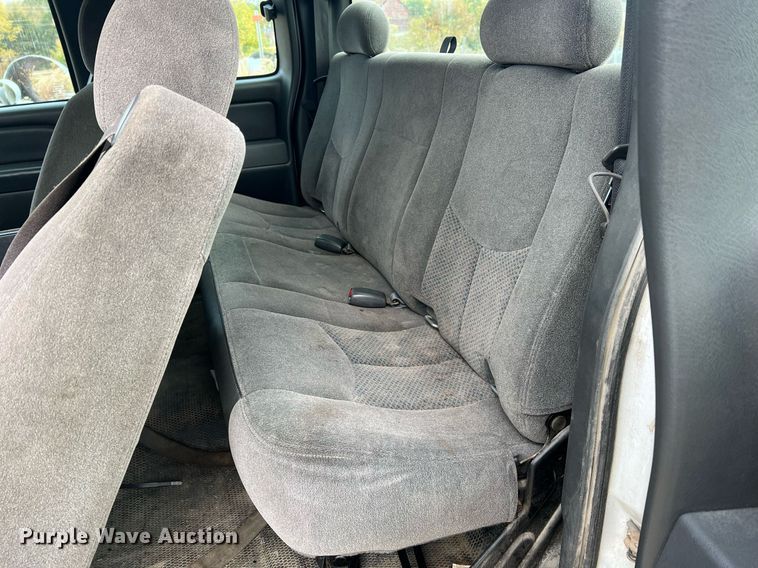 image for item NI9059 2005 Chevrolet Silverado 1500  Ext. Cab pickup truck cab and chassis