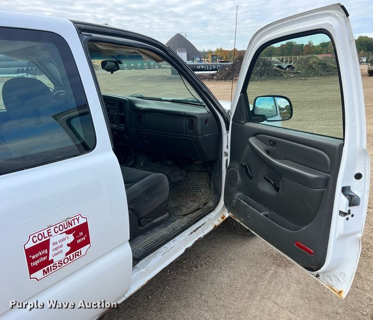 image for item NI9059 2005 Chevrolet Silverado 1500  Ext. Cab pickup truck cab and chassis