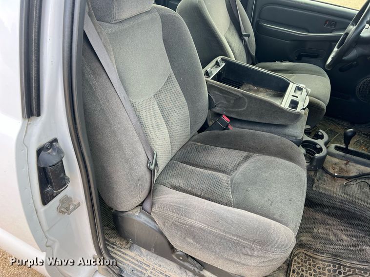 image for item NI9059 2005 Chevrolet Silverado 1500  Ext. Cab pickup truck cab and chassis