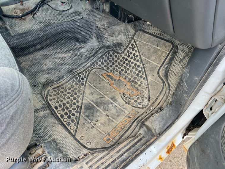 image for item NI9059 2005 Chevrolet Silverado 1500  Ext. Cab pickup truck cab and chassis